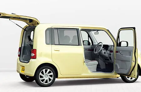 Toyota Pixis Space L 3